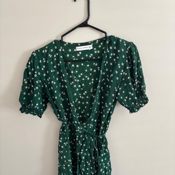 Faithfull the brand - Mira floral wrap dress in green (mini-dress) - Picture 5 of 7